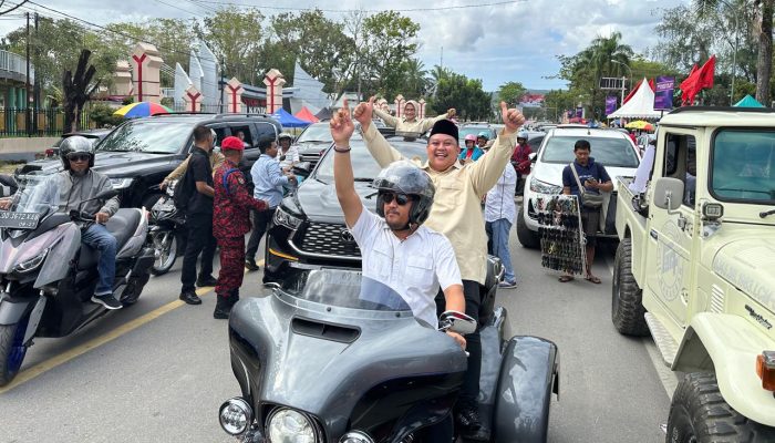 Calon Walikota Kendari Yudhi-Nirna Diantar Ribuan Relawan Daftar di KPU