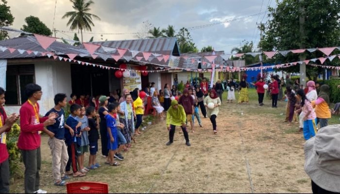Mahasiswa KKN Fakultas Hukum dan Fekon UHO Berkolaborasi Gelar Berbagai Lomba Tradisional Untuk Meriahkan Hari Kemerdekaan