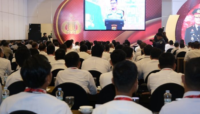 Kapolda Sultra Sampaikan Program Transformasi Presisi Kapolri saat Rakernis Gabungan