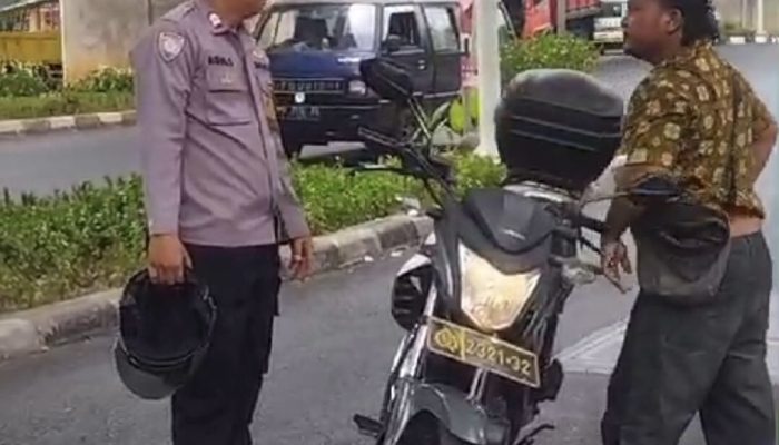 Kapolri Beri Tiket Sekolah Bhabinkamtibmas Aiptu Agus yang Amankan Pria Bersajam di Jaktim