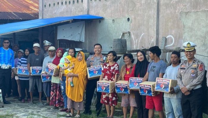 Sambut Hari Lalu Lintas Bhayangkara ke-68, Ditlantas Polda Sultra Bagikan Bansos Kepada Masyarakat
