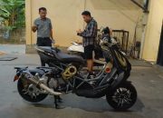 Temui Ketua Tim Pemenangan Rasak-Afdhal, Calon Wakil Wali Kota Kendari Tunggangi Kuda Besi Italjet