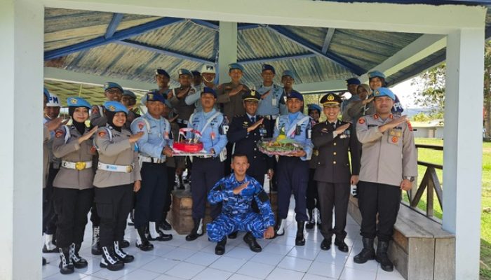 Kabid Propam Polda Sultra Berikan Kejutan di HUT TNI ke-79