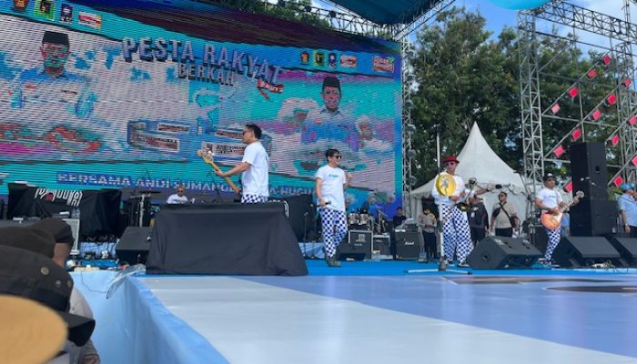 Ribuan Masyarakat Kolaka Hadiri Kampanye Akbar ASR-Hugua Part II, ASR: Semoga Acara Ini Memperkuat Semangat Kebersamaan Dan Dukungan Menuju Pemilihan Mendatang