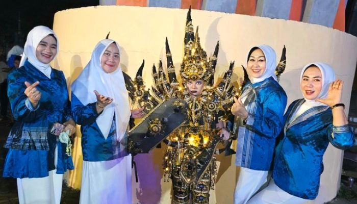 Inspirasi Molulo dan Anoa, Kontingen Konawe Selatan Juara Best Icon di Sultra Tenun Karnaval 2024