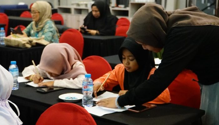 Balai Bahasa Sultra Gelar Pelatihan Menulis Cerpen Berbahasa Tolaki