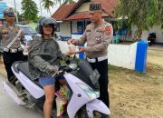 Kaget Dikira Ada Razia, Ternyata Sat Lantas Polres Buton Tengah Berbagi Takjil Ramadhan