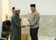 Sebagai Wujud Kepedulian Sosial Dibulan Suci Ramadhan, Kapolresta Kendari Berikan Tali Asih kepada Jamaah Masjid