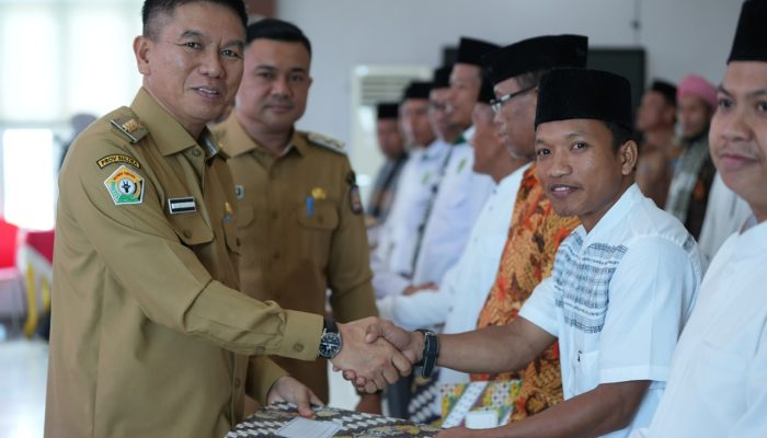 Bupati Konawe Selatan Lantik 25 Imam Masjid Kecamatan