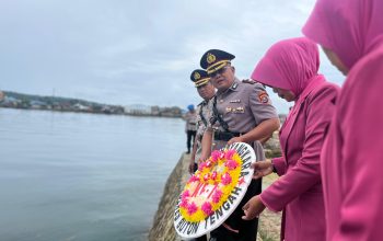 Polres Buteng Gelar Upacara Tabur Bunga di Laut