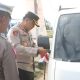 Polresta Kendari Bagikan Bendera Merah Putih Jelang HUT ke-80 RI