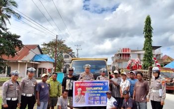Sat Lantas Polres Buton Tengah Bagikan Bendera Merah Putih Dalam Rangka HUT RI ke-80