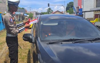Jelang HUT RI ke-80, Ratusan Bendera Merah Putih Dibagikan Polres Jajaran Polda Sultra