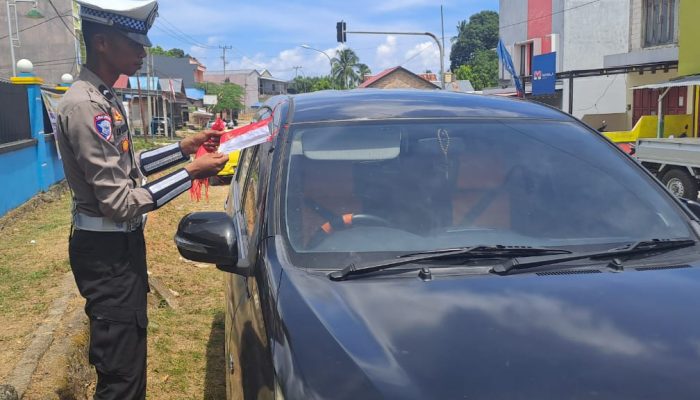 Jelang HUT RI ke-80, Ratusan Bendera Merah Putih Dibagikan Polres Jajaran Polda Sultra