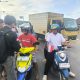 Jelang HUT ke-80 RI, HMKL Kendari Bagikan 200 Bendera Merah Putih kepada Pengendara