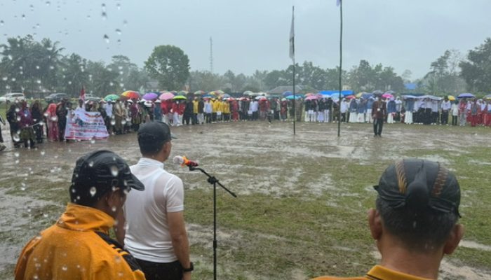 Bupati Konawe Selatan Irham Kalenggo Buka Porseni di Andoolo Meski Diguyur Hujan