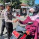 Jelang HUT RI Ke-80, Polda Sultra Bagikan Ribuan Bendera Merah Putih