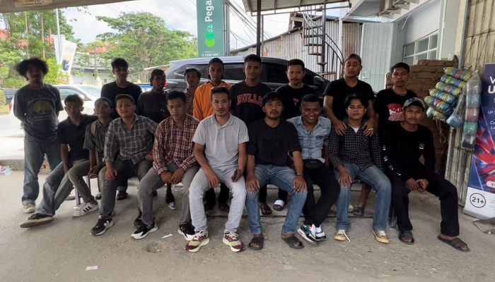 Kelompok Pemuda Depan Kampus Baru UHO Dukung Polda Sultra Ciptakan Kamtibmas Aman dan Kondusif