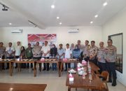Polri Dengarkan Aspirasi Warga Rahandouna dalam Kegiatan “Jumat Curhat” Bersama Polda Sultra