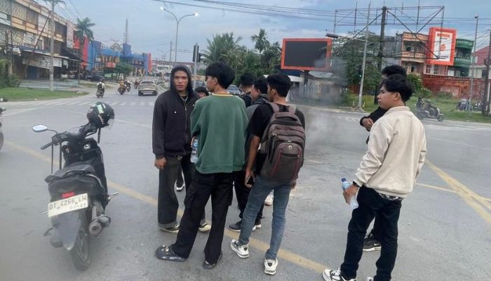 Mahasiswa UMK Gelar Aksi Mimbar Bebas, Tegaskan Dukungan Polri Tetap di Bawah Presiden