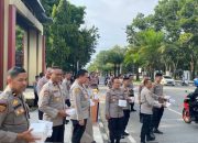 Personel Biro SDM Polda Sultra Sapa Warga Lewat Berbagi Ratusan Takjil