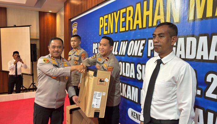 Kapolda Sultra Serahkan 107 Unit PC All in One untuk Unit Intel Polsek Jajaran