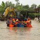 Brimob Polda Sultra Evakuasi Warga Terdampak Banjir di Sejumlah Titik Kota Kendari