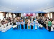 Beasiswa Sultra Cerdas 2026 Resmi Diserahkan, Andi Sumangerukka: Masa Depan Sultra di Tangan Generasi Muda