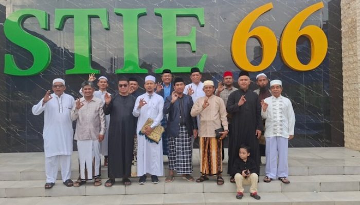 STIE Enam-Enam Kendari Gelar Sholat Idul Adha 1447 H, Jamaah Antusias dan Kupon Kurban Dibagikan Tertib
