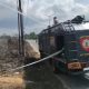 Respon Cepat Personel SAR Ditsamapta Polda Sultra Lakukan Penyiraman Lahan Terbakar di Poasia