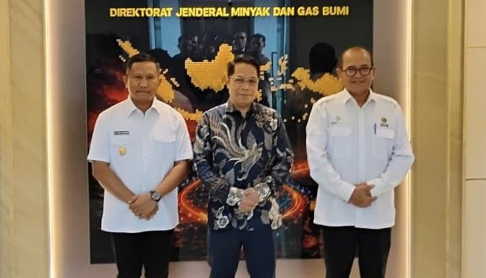 ‎Atasi Antrean Mengular, Bupati Muna Barat Jemput Bola Penambahan Kuota BBM ke Jakarta