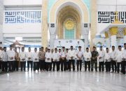 Gubernur Sultra Kukuhkan Pengurus Masjid Al-Alam, Tekankan Kejujuran dan Kebenaran