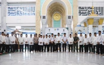 Gubernur Sultra Kukuhkan Pengurus Masjid Al-Alam, Tekankan Kejujuran dan Kebenaran