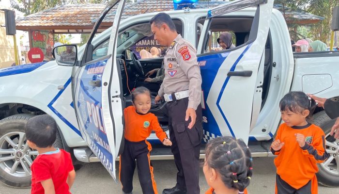 Lewat Belajar dan Bermain, Ditlantas Polda Sultra Kenalkan Rambu Lalu Lintas ke Murid TK