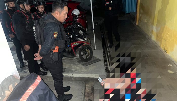 Polisi Untuk Masyarakat, Tim Perintis Polda Sultra Bantu Perempuan Sakit Maag Tengah Malam