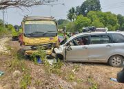 Truk Nekat Menyalip di Jalan Moramo, Avanza Berisi 7 Penumpang Jadi Sasaran Tabrakan