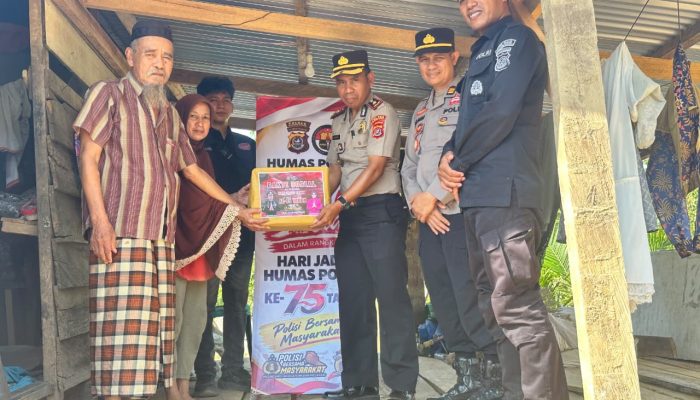 Sambut Hari Jadi Ke-75 Humas Polri, Polres Konawe Utara Salurkan Bantuan Sosial Warga Kurang Mampu